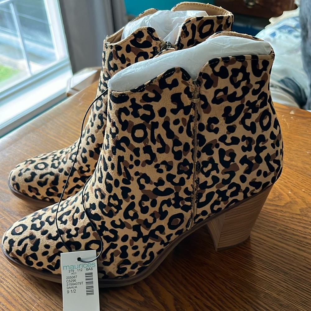 New Ladies Leopard Print Boots.